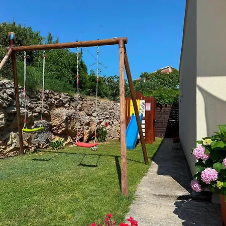 Jacuzzi House - Parking - Playground