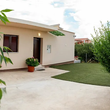 Jacuzzi, Kids' Playground, Free Parking Holiday home Kastela