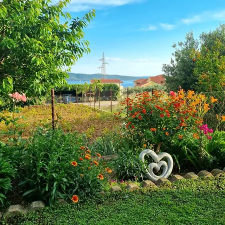 Jacuzzi, Kids' Playground, Free Parking Holiday home Kastela