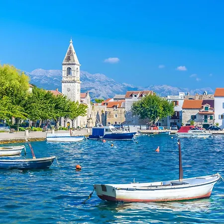 Holiday home Jacuzzi, Kids' Playground, Free Parking Kastela
