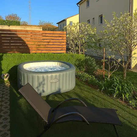 Jacuzzi, Kids' Playground, Free Parking Holiday home