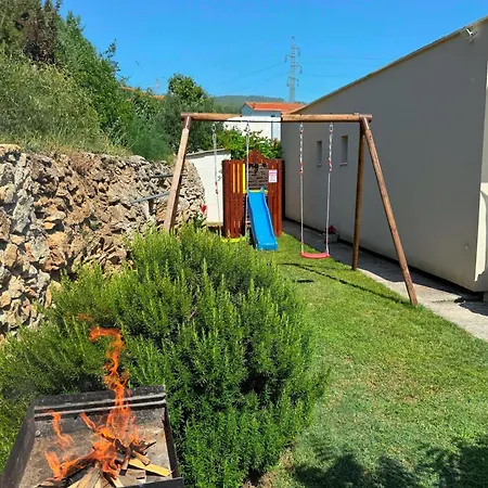 Jacuzzi House - Parking - Playground * Kaštela