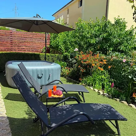 Jacuzzi House - Parking - Playground Kastela